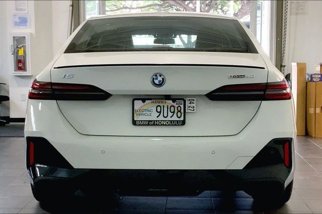 Used 2025 BMW i5 eDrive40i w/ M Sport Package image 4