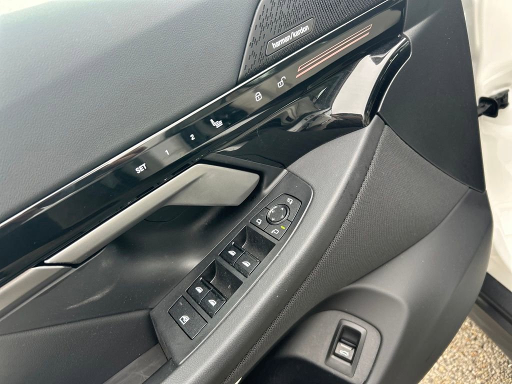 Used 2024 BMW 530i xDrive w/ Premium Package image 12