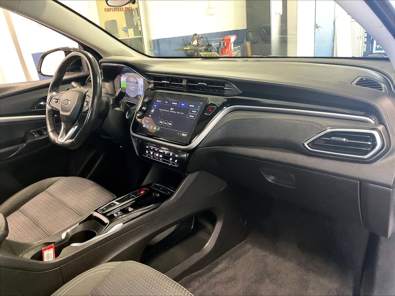 Used 2023 Chevrolet Bolt EUV LT w/ Comfort Package FWD image 14