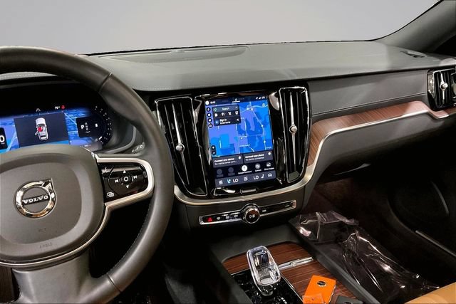 Certified 2025 Volvo V60 B5 Cross Country Ultra AWD/4WD image 8