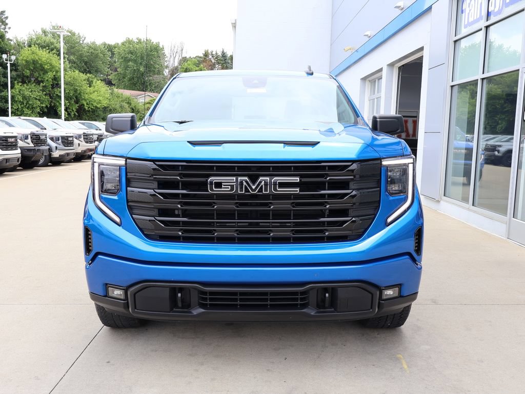 Certified 2022 GMC Sierra 1500 Elevation w/ LPO, Elevation Black Package AWD/4WD image 5