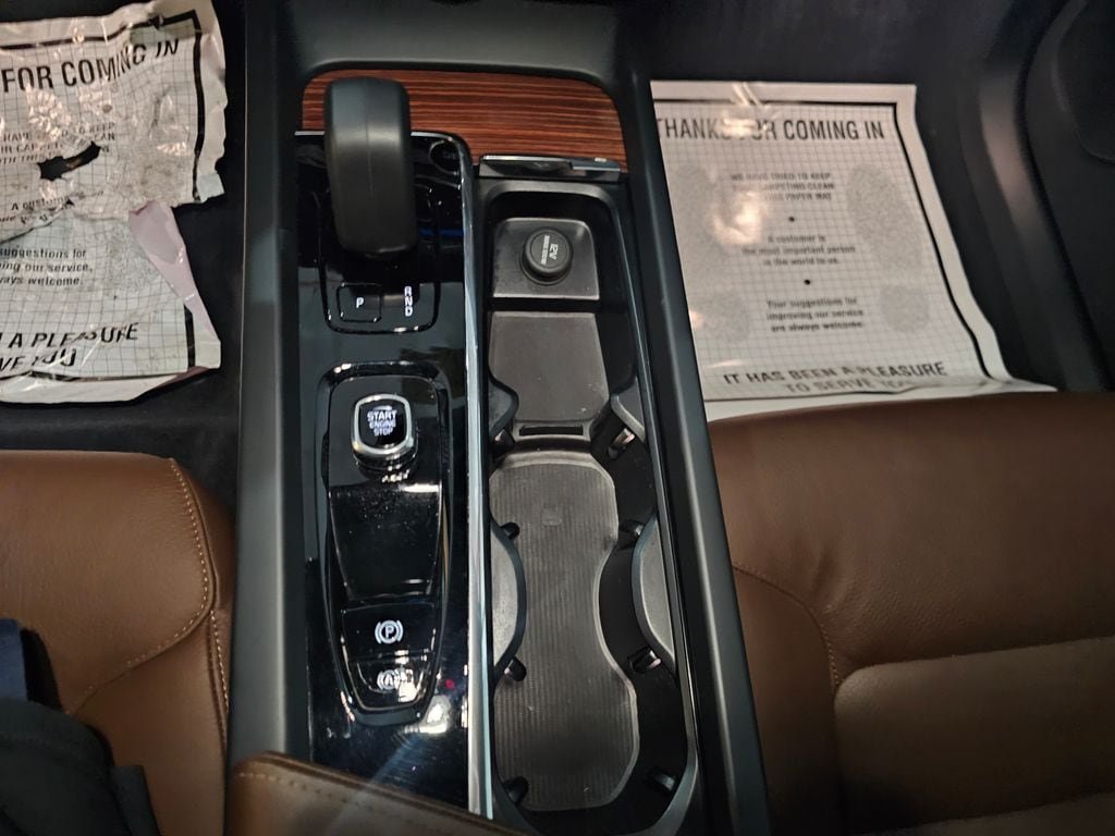 Certified 2024 Volvo XC60 B5 Plus w/ Climate Package AWD/4WD image 22