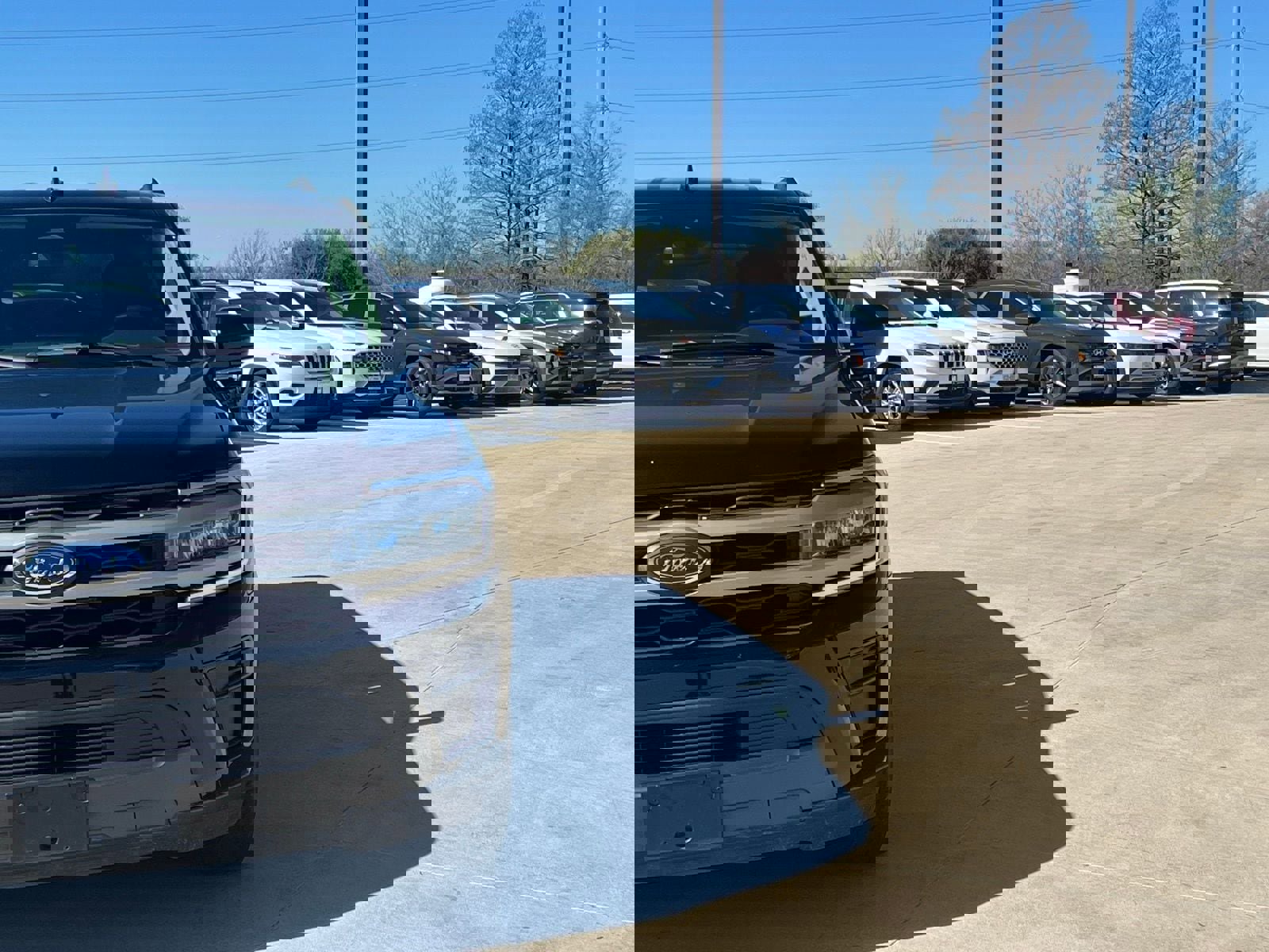 Used 2024 Ford Expedition Max XLT image 3