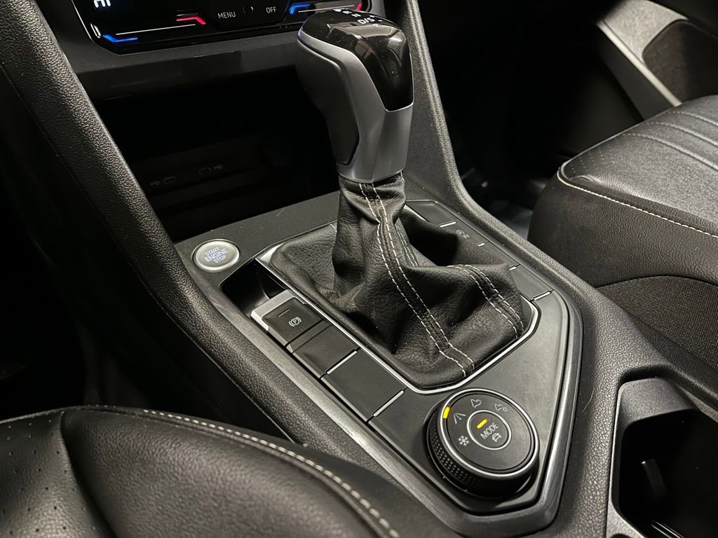 Used 2022 Volkswagen Tiguan SE w/ Panoramic Sunroof Package image 14