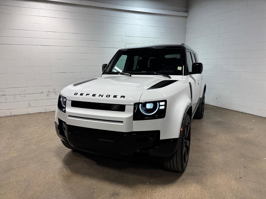 New 2026 Land Rover Defender 130 X-Dynamic SE image 2