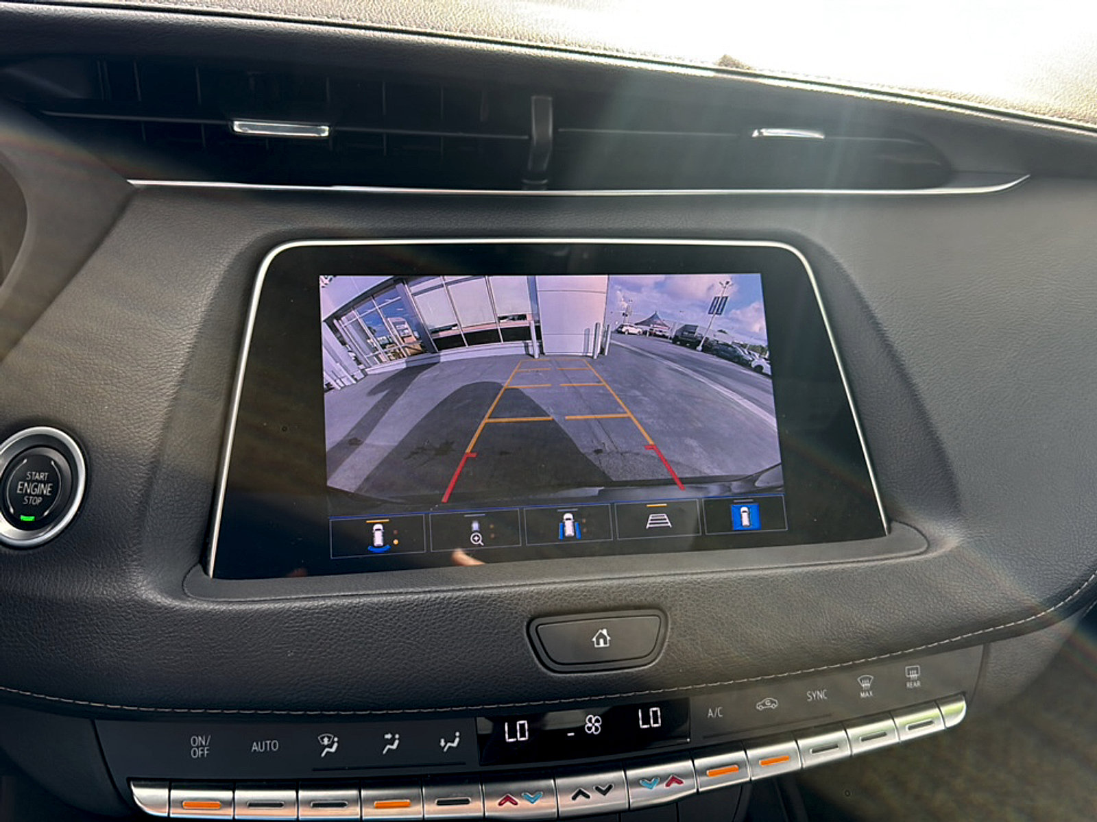 Used 2022 Cadillac XT4 Premium Luxury w/ Enhanced Visibility Package FWD image 18