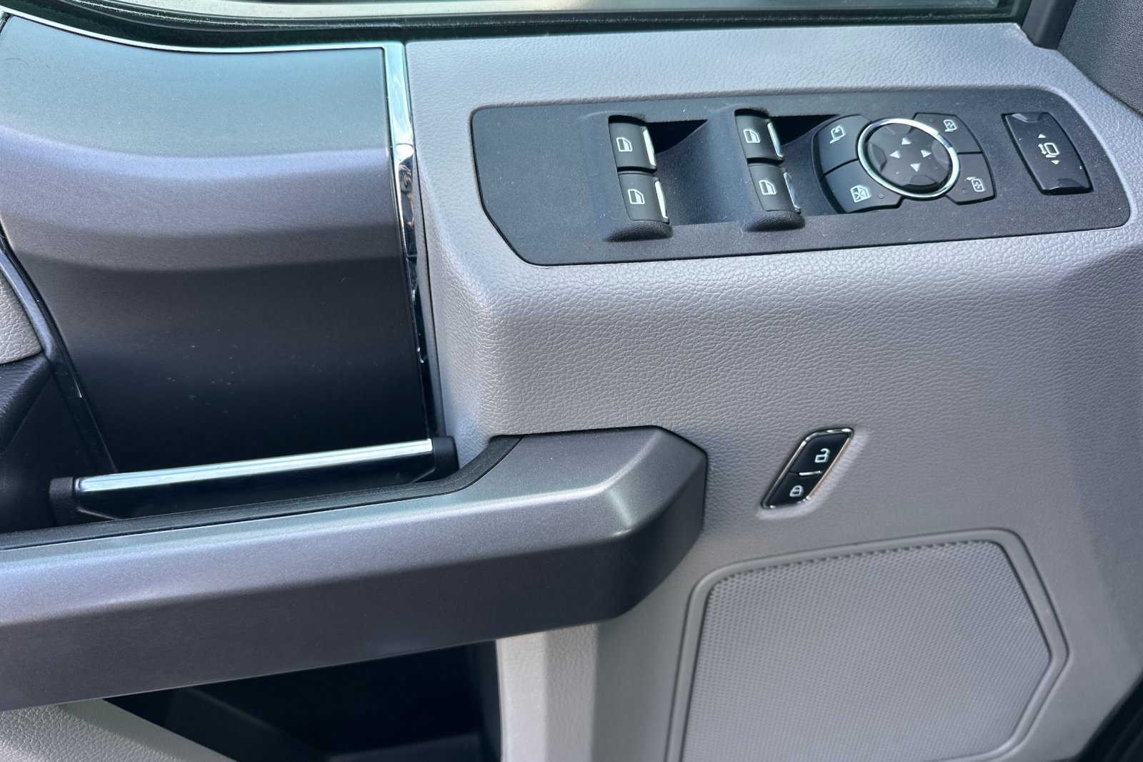 Used 2019 Ford F250 XLT w/ XLT Premium Package image 11