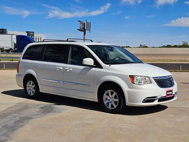 Used 2012 Chrysler Town & Country Touring image 3