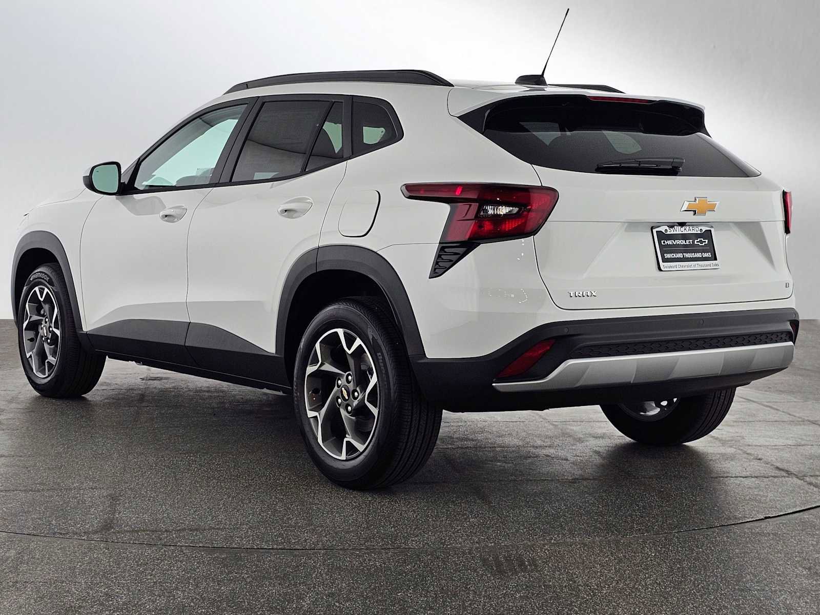 New 2026 Chevrolet Trax LT w/ Driver Confidence Package FWD image 5