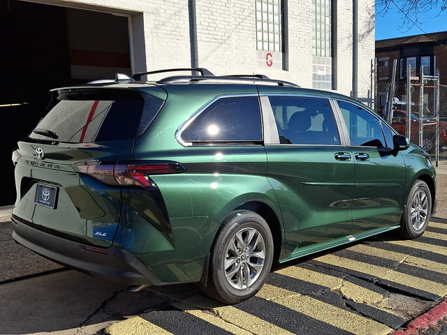 Certified 2026 Toyota Sienna XLE image 6