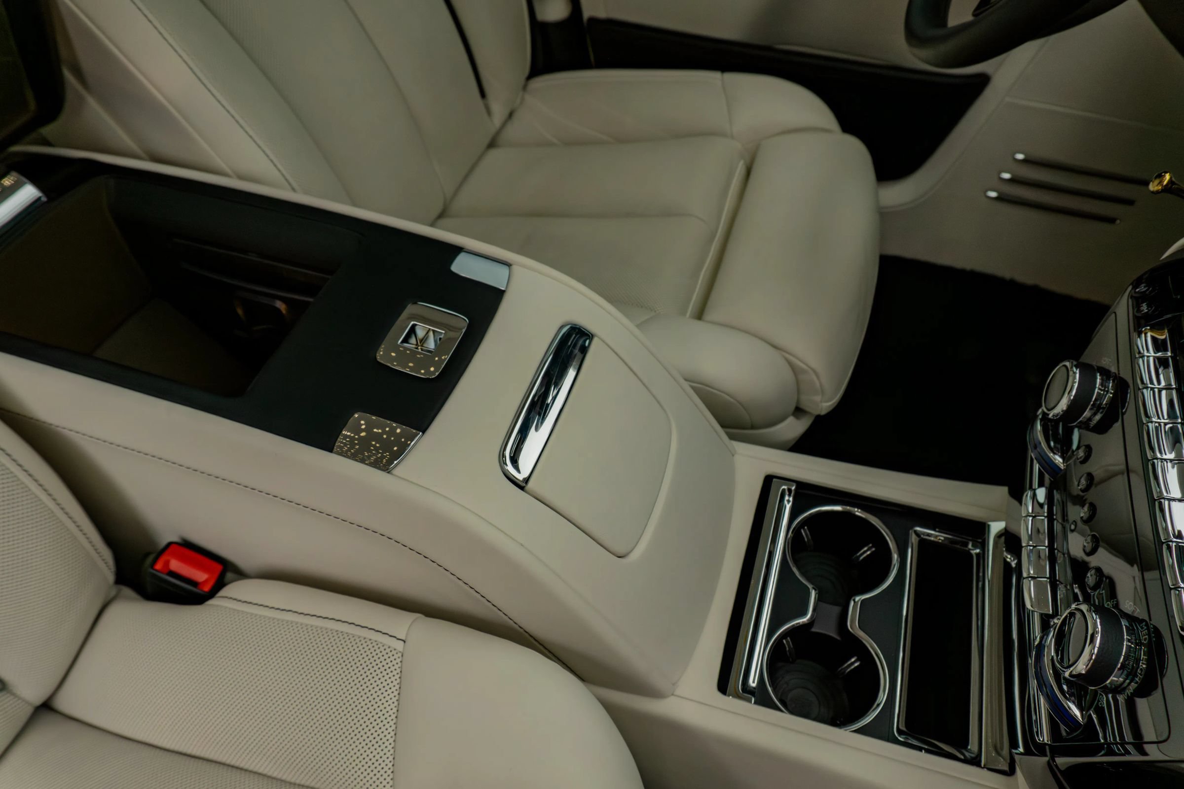 Used 2024 Rolls-Royce Phantom Sedan RWD image 62