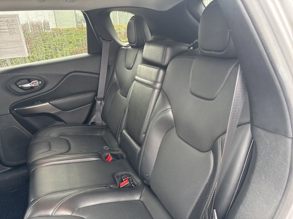 Used 2019 Jeep Cherokee Limited image 31