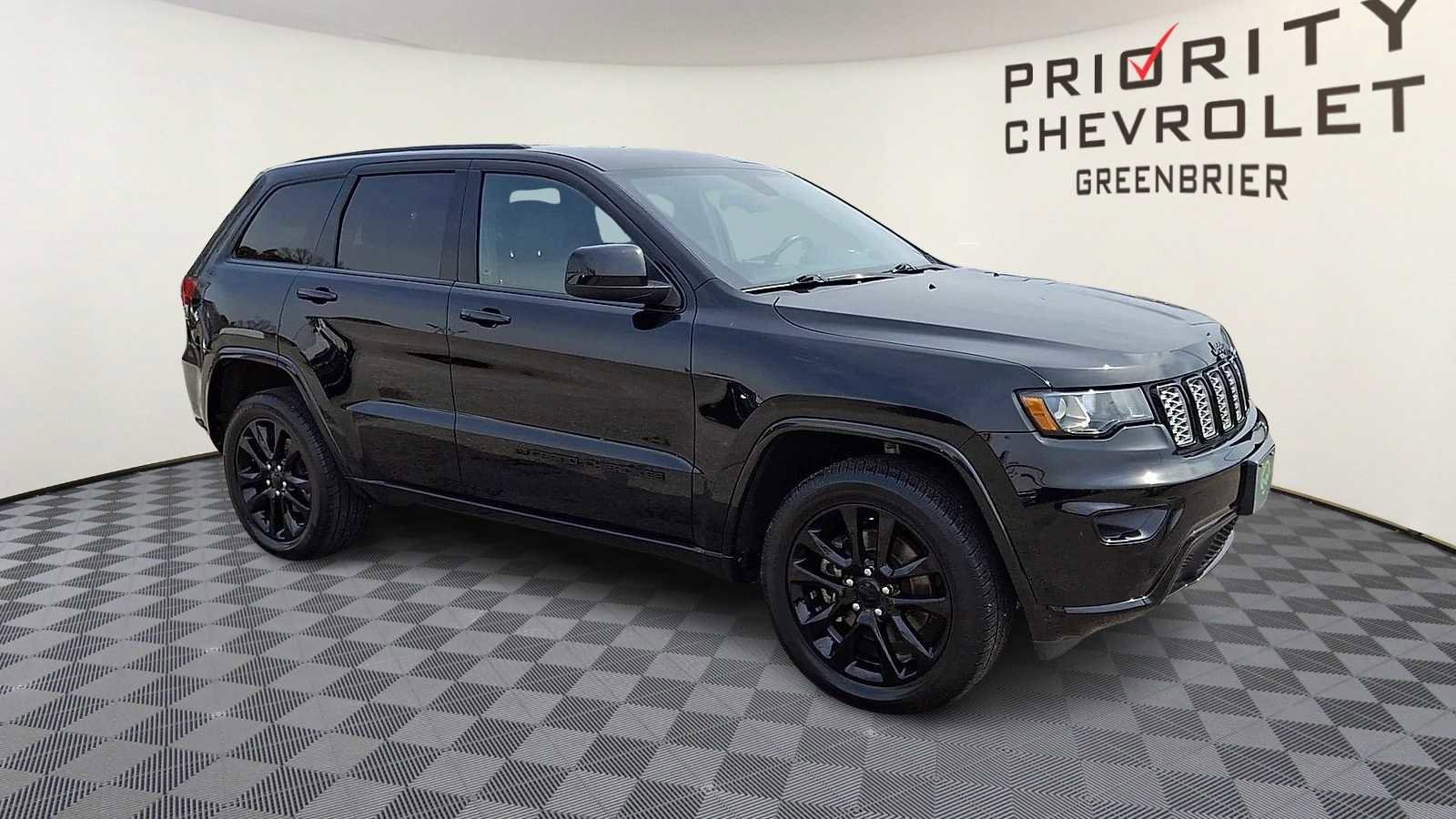 Used 2022 Jeep Grand Cherokee Laredo X image 2