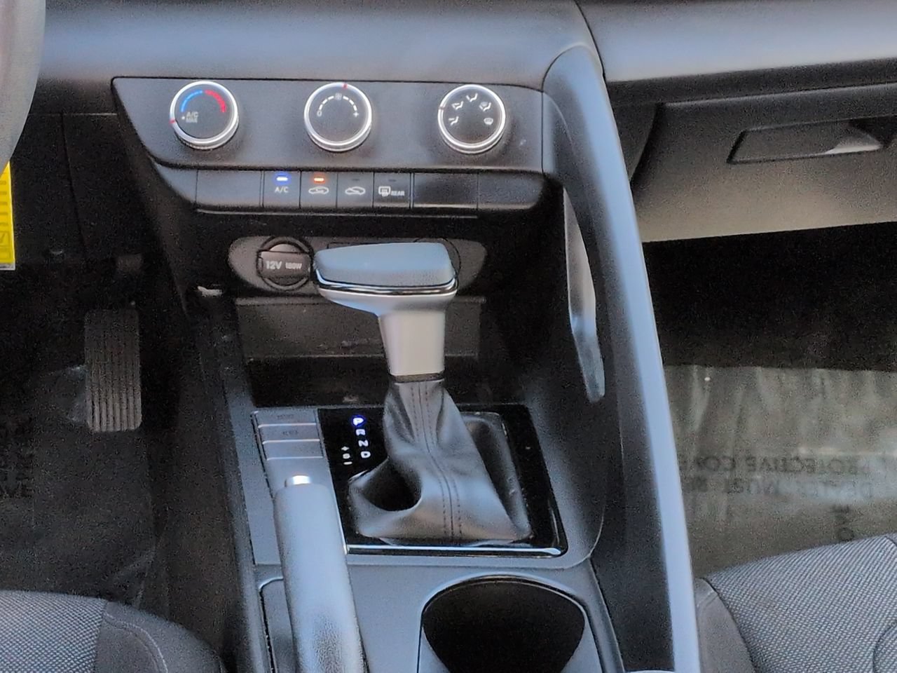 Used 2025 Hyundai Elantra SE w/ Cargo Package FWD image 17