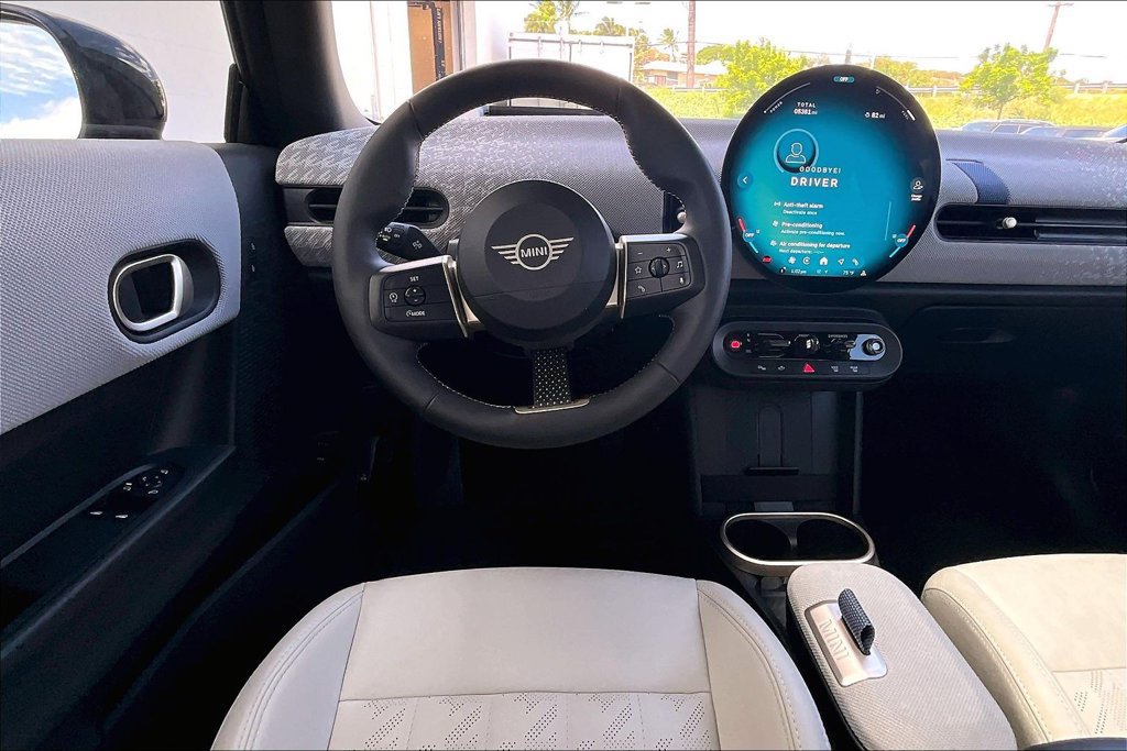 Used 2025 MINI Cooper 2-Door Hardtop FWD image 6