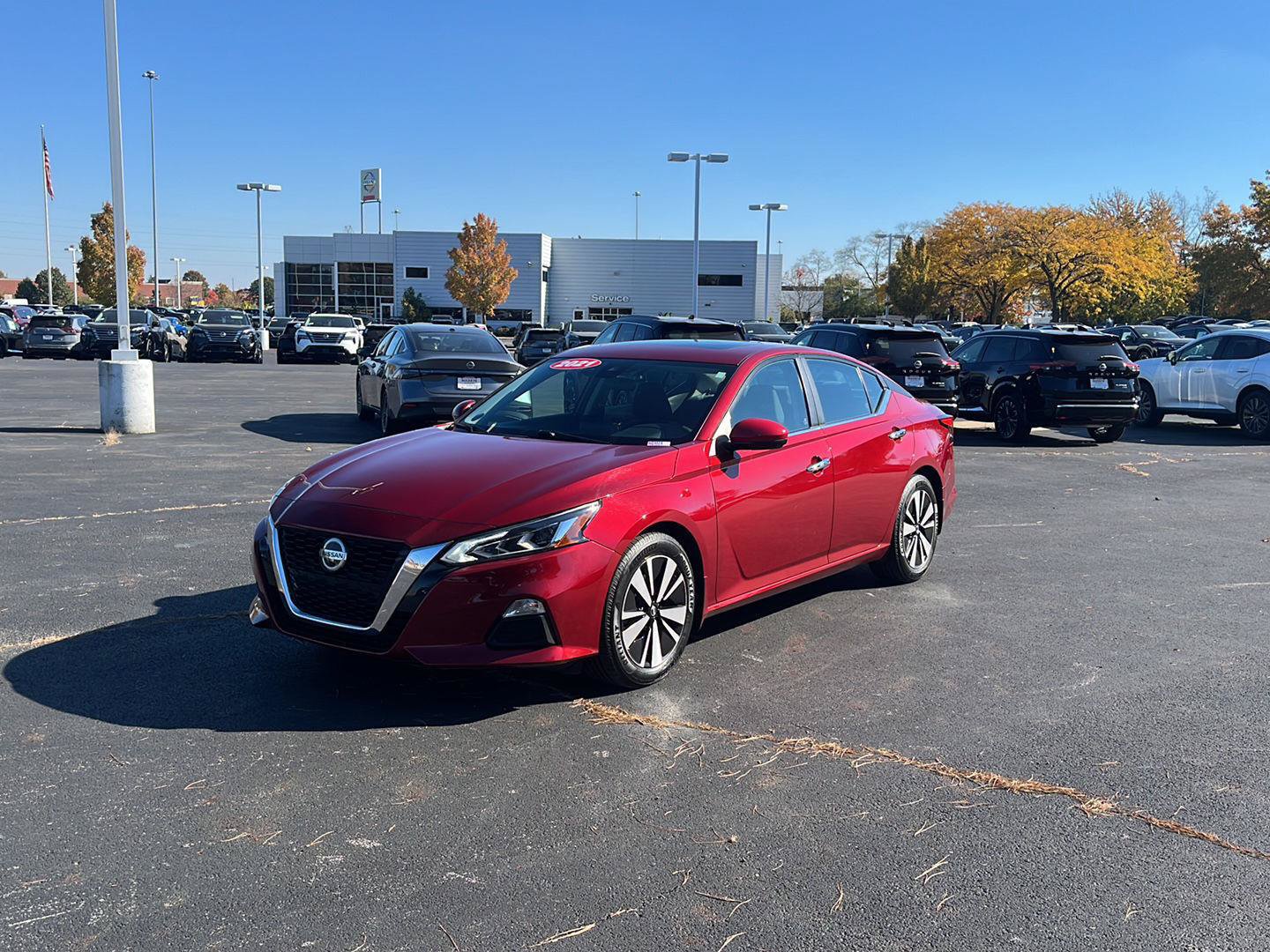 Used 2021 Nissan Altima 2.5 SV w/ SV Premium Package FWD image 1