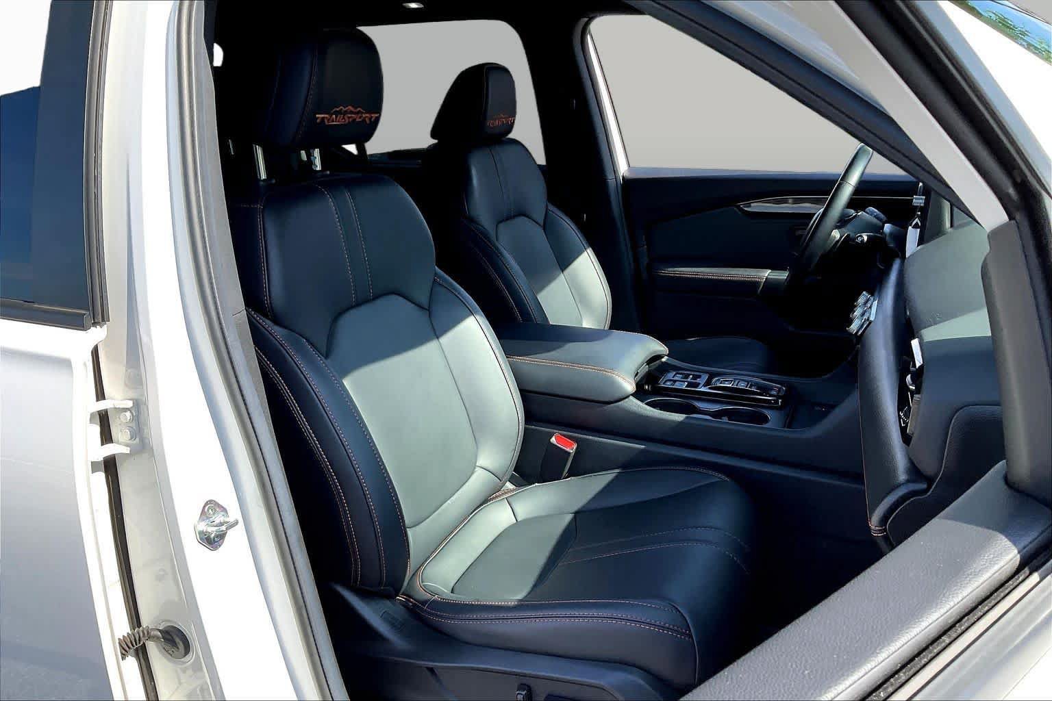 Used 2025 Honda Pilot TrailSport image 9