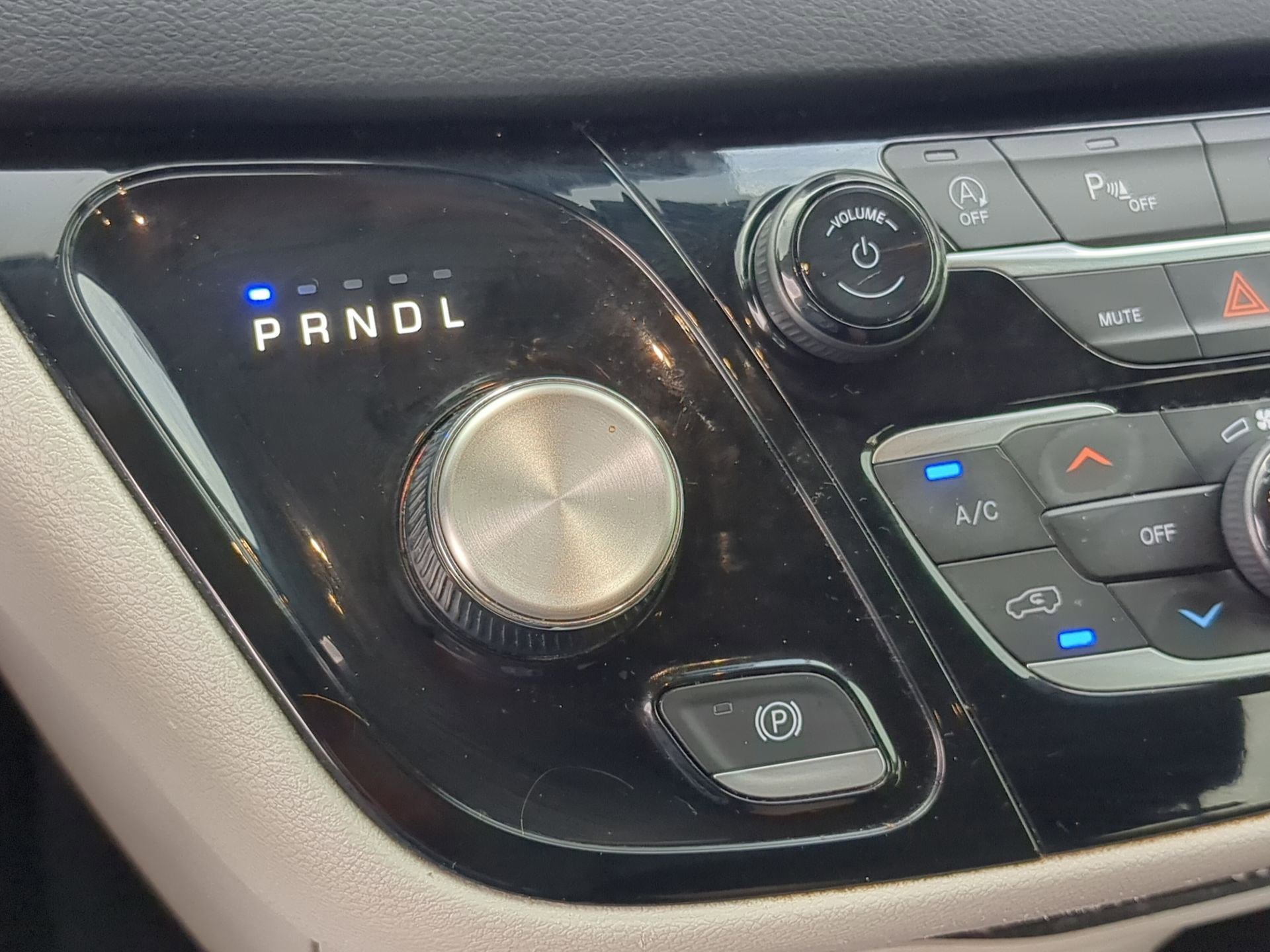 Used 2023 Chrysler Pacifica Touring-L image 19