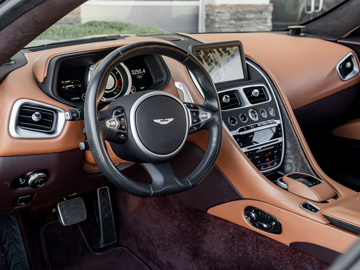 Used 2017 Aston Martin DB11 V12 RWD image 3