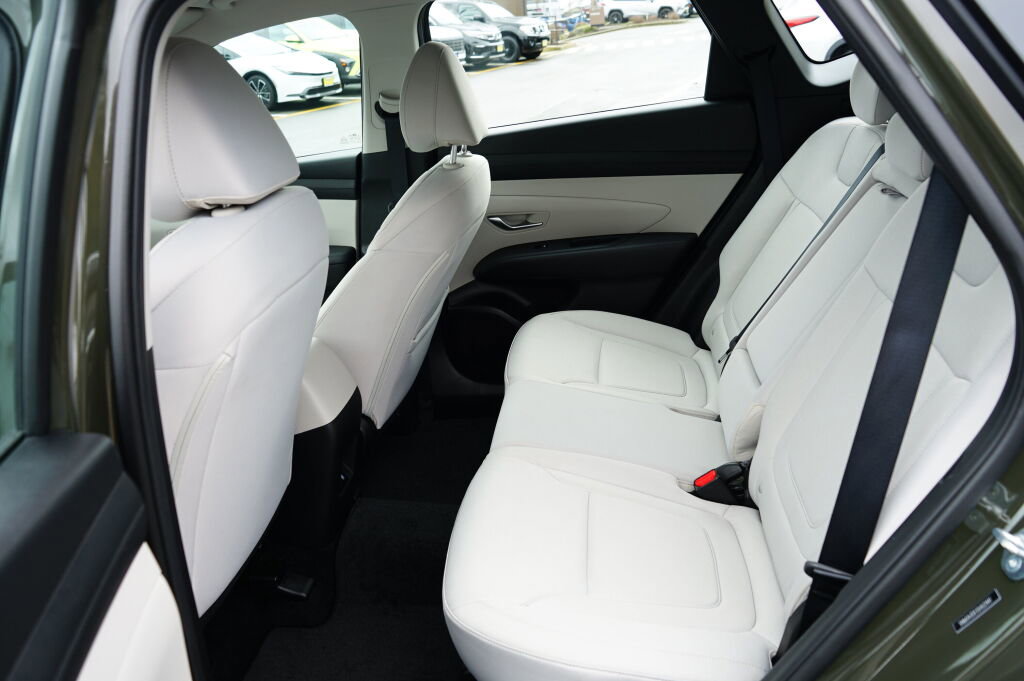 Certified 2025 Hyundai Tucson SE FWD image 19
