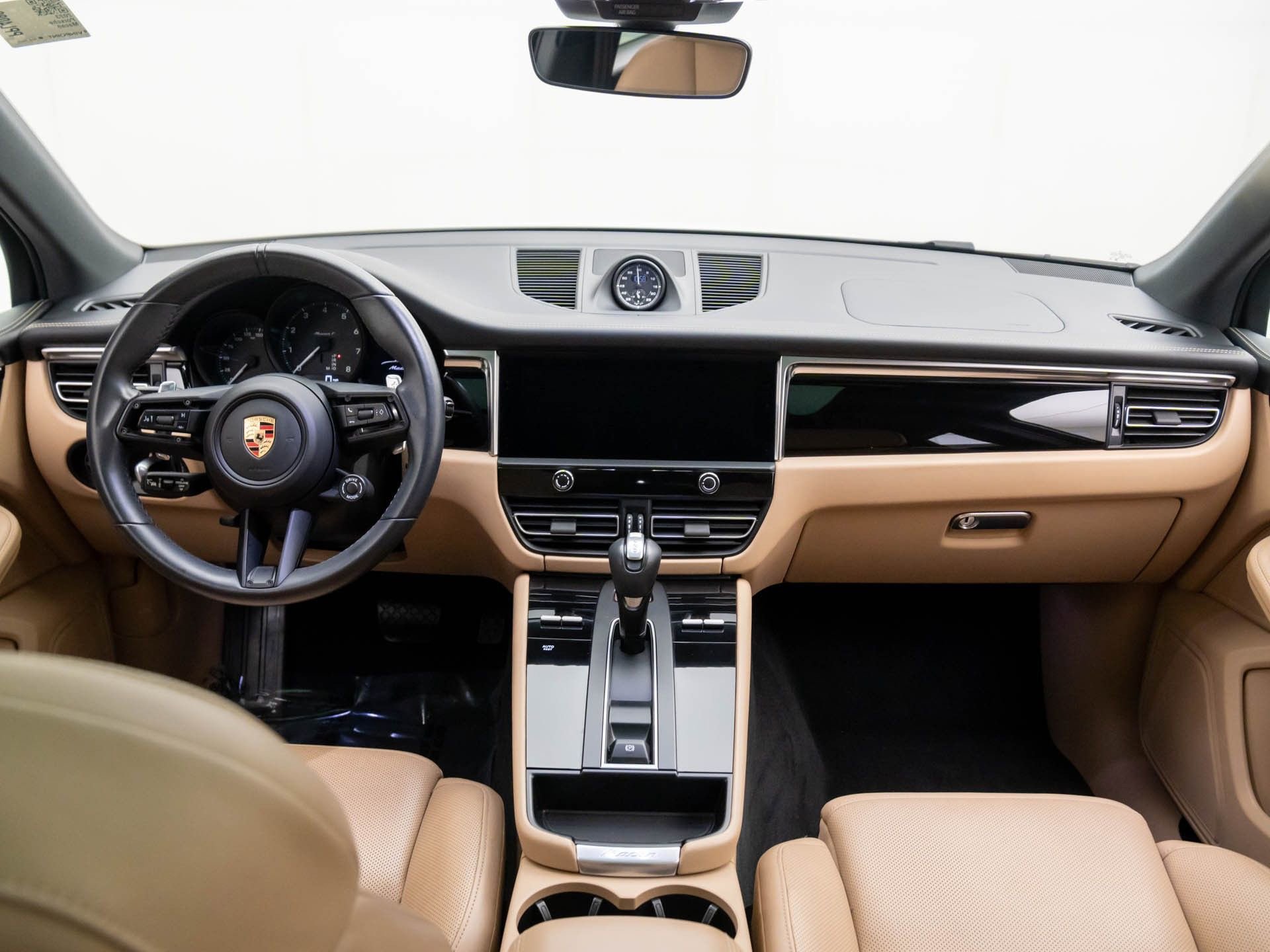 Certified 2023 Porsche Macan Turbo image 9