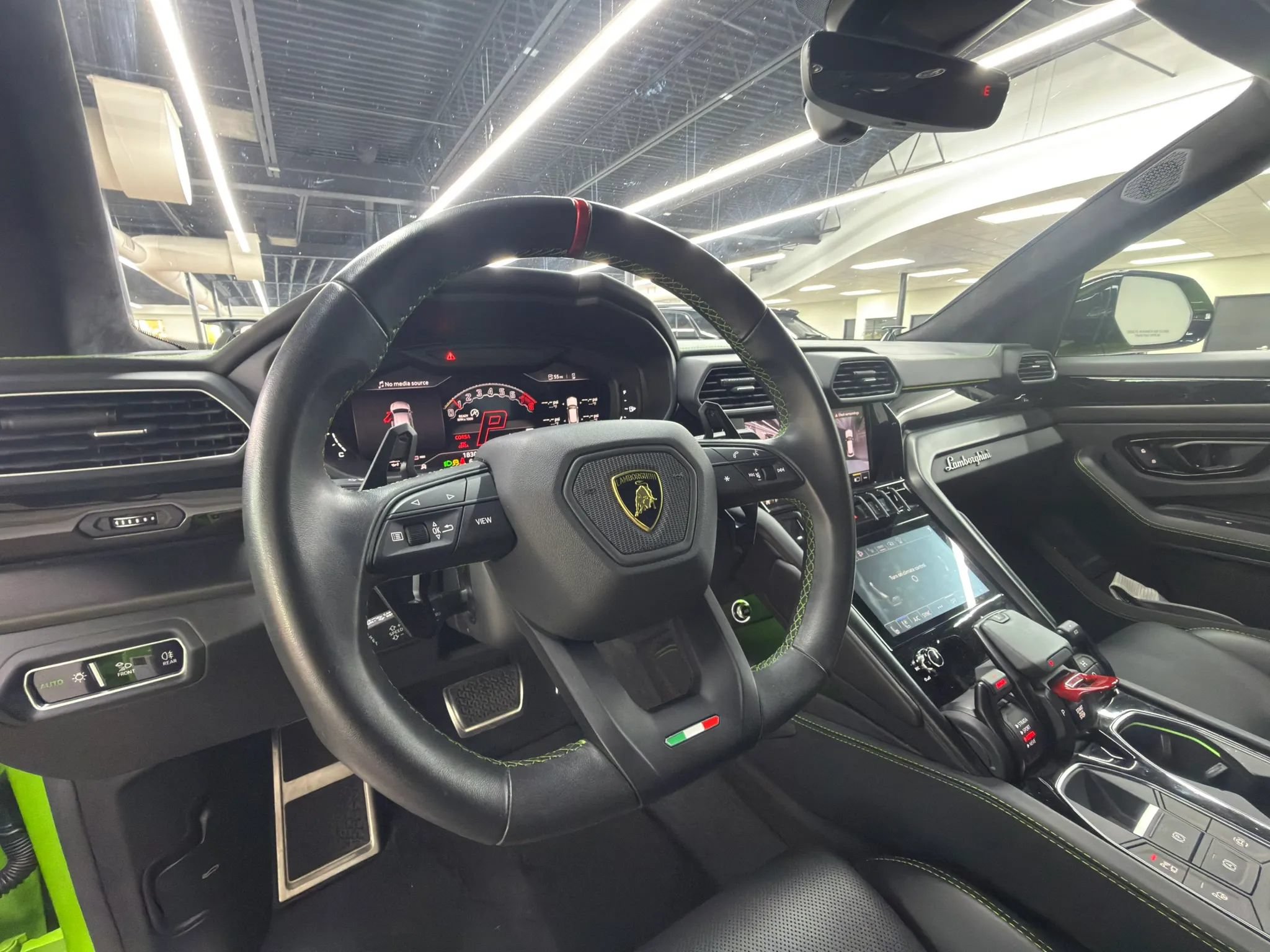 Used 2023 Lamborghini Urus S AWD/4WD image 32