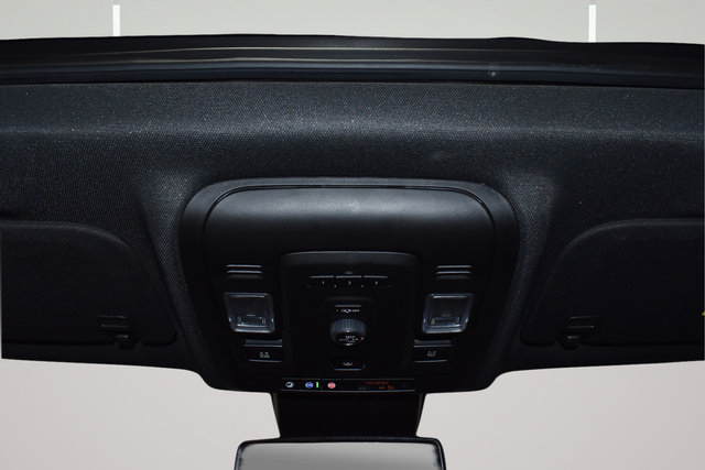 Used 2024 GMC Yukon XL SLT AWD/4WD image 25