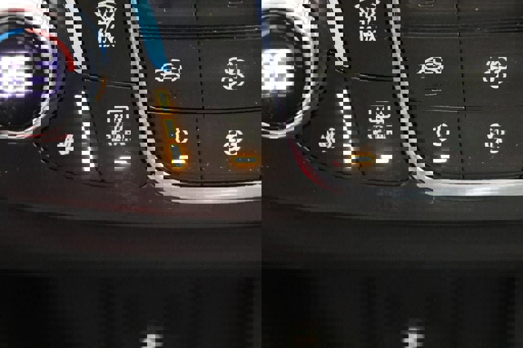 Used 2020 Chevrolet Traverse LT image 24