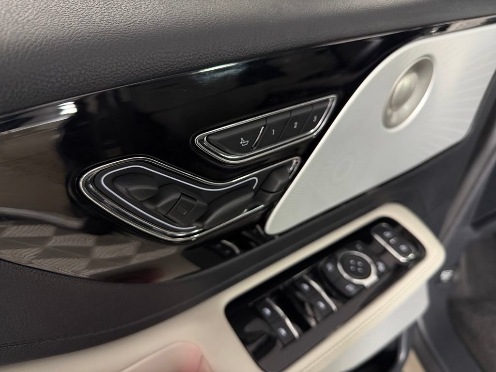 Used 2025 Lincoln Aviator Reserve w/ Equipment Group 201A AWD/4WD image 23