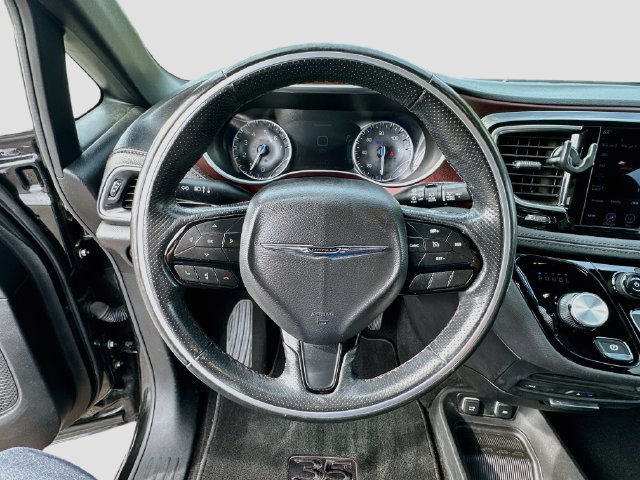 Used 2020 Chrysler Pacifica Limited FWD image 11