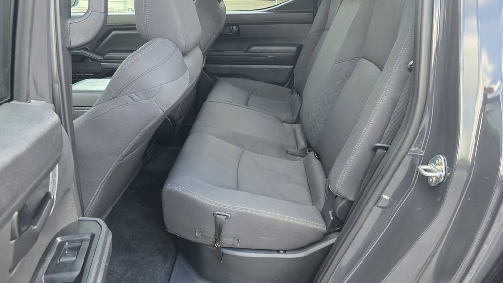Used 2025 Toyota Tacoma SR5 AWD/4WD image 15