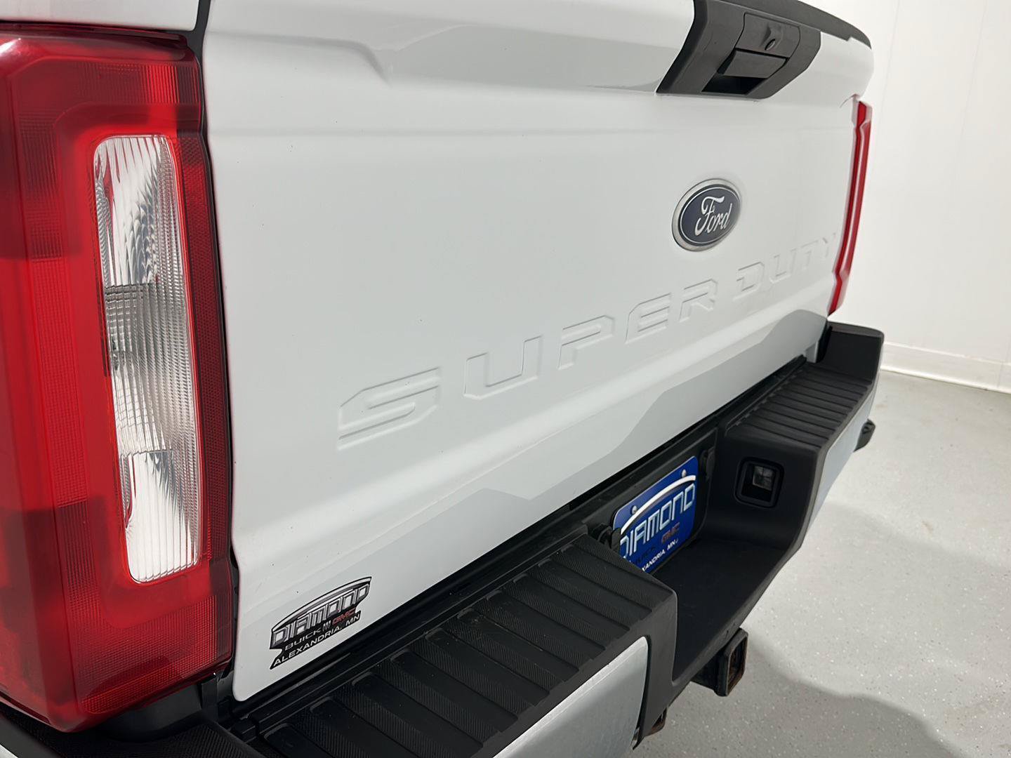 Used 2023 Ford F350 4x4 Crew Cab DRW Super Duty image 27