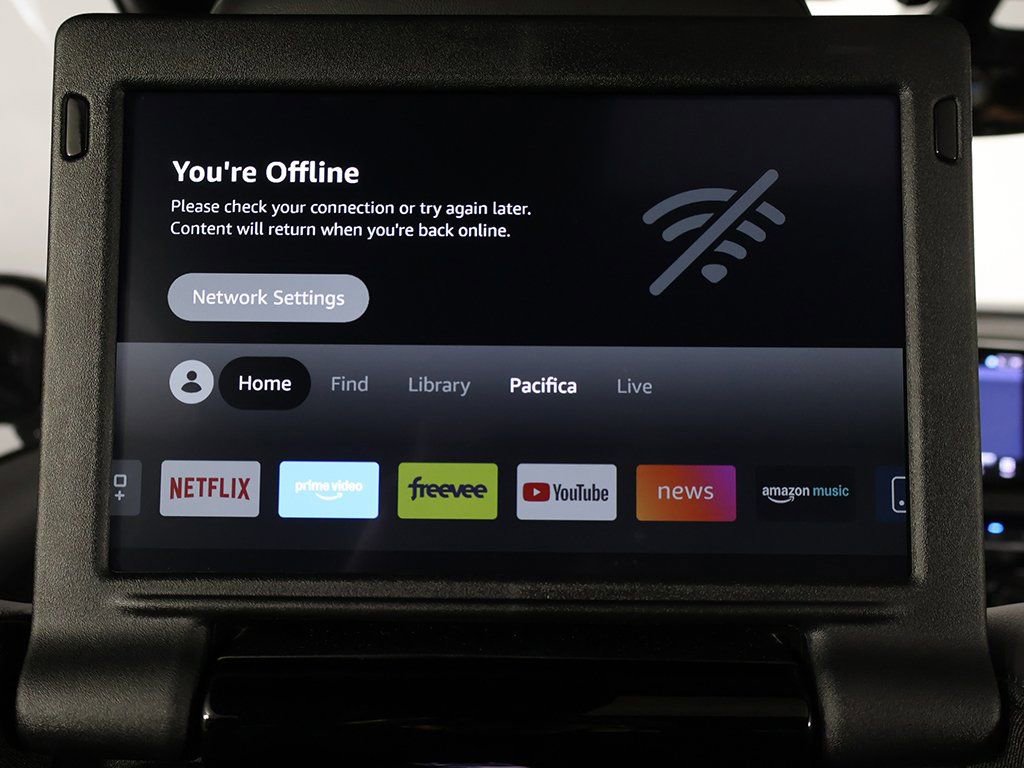 Used 2023 Chrysler Pacifica Limited w/ Uconnect Theater Family Group image 54