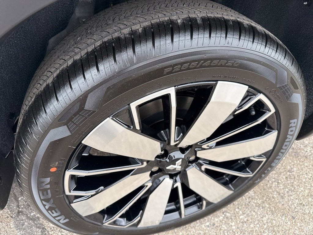 New 2025 Mitsubishi Outlander SE image 10