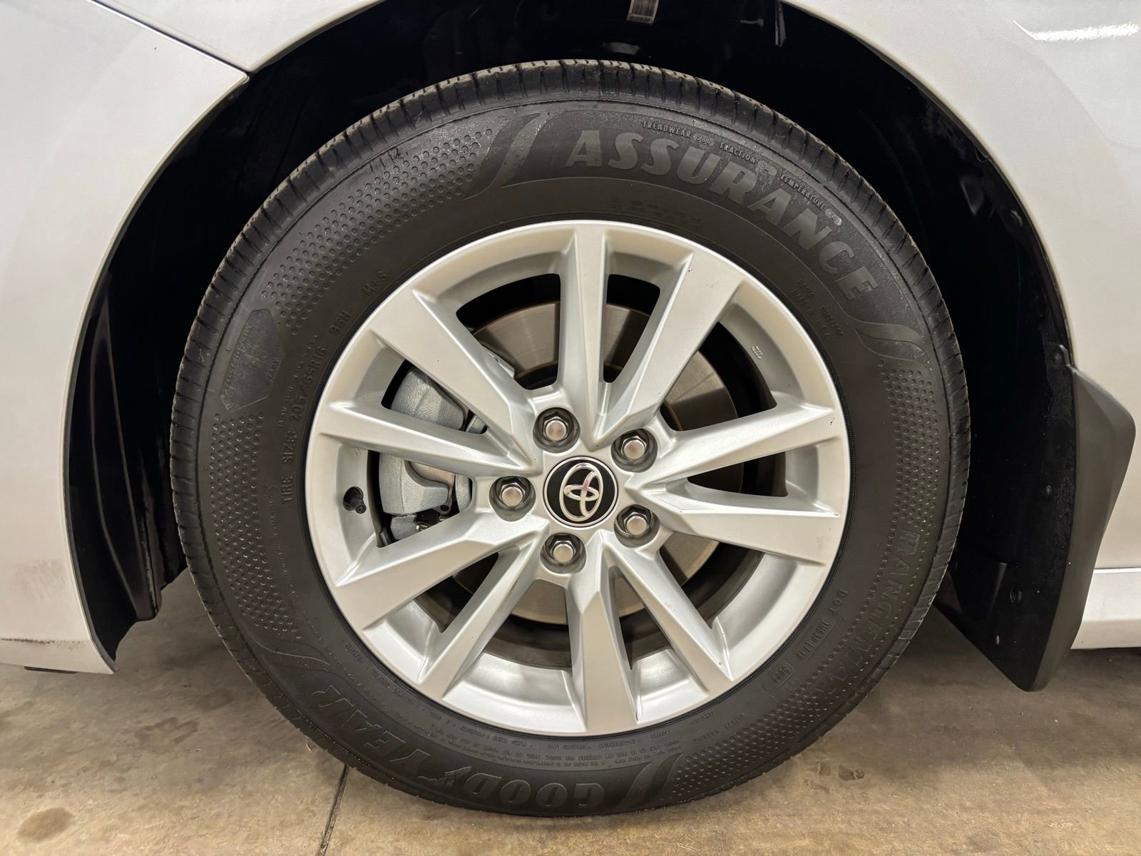 Used 2025 Toyota Camry LE FWD image 9