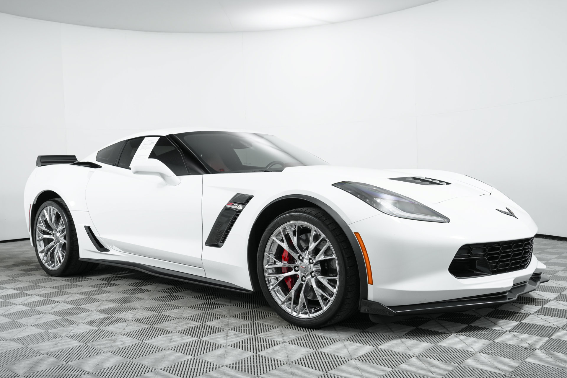 Used 2015 Chevrolet Corvette Z06 w/ 3LZ Preferred Equipment Group RWD image 95