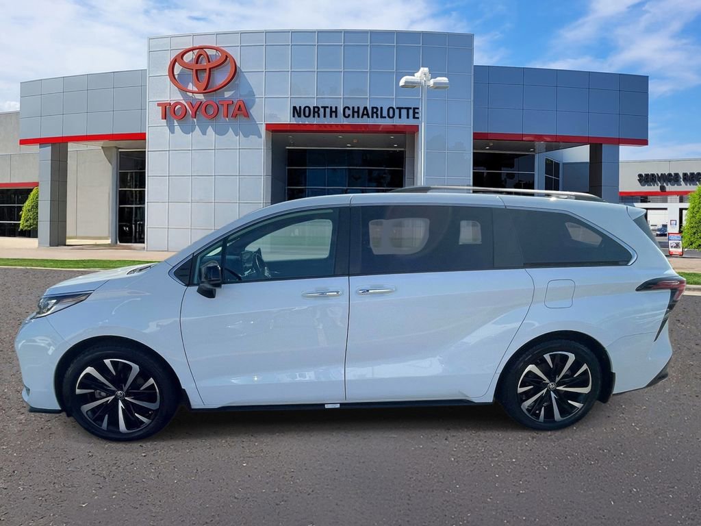Used 2023 Toyota Sienna XSE w/ XSE Plus Package image 7