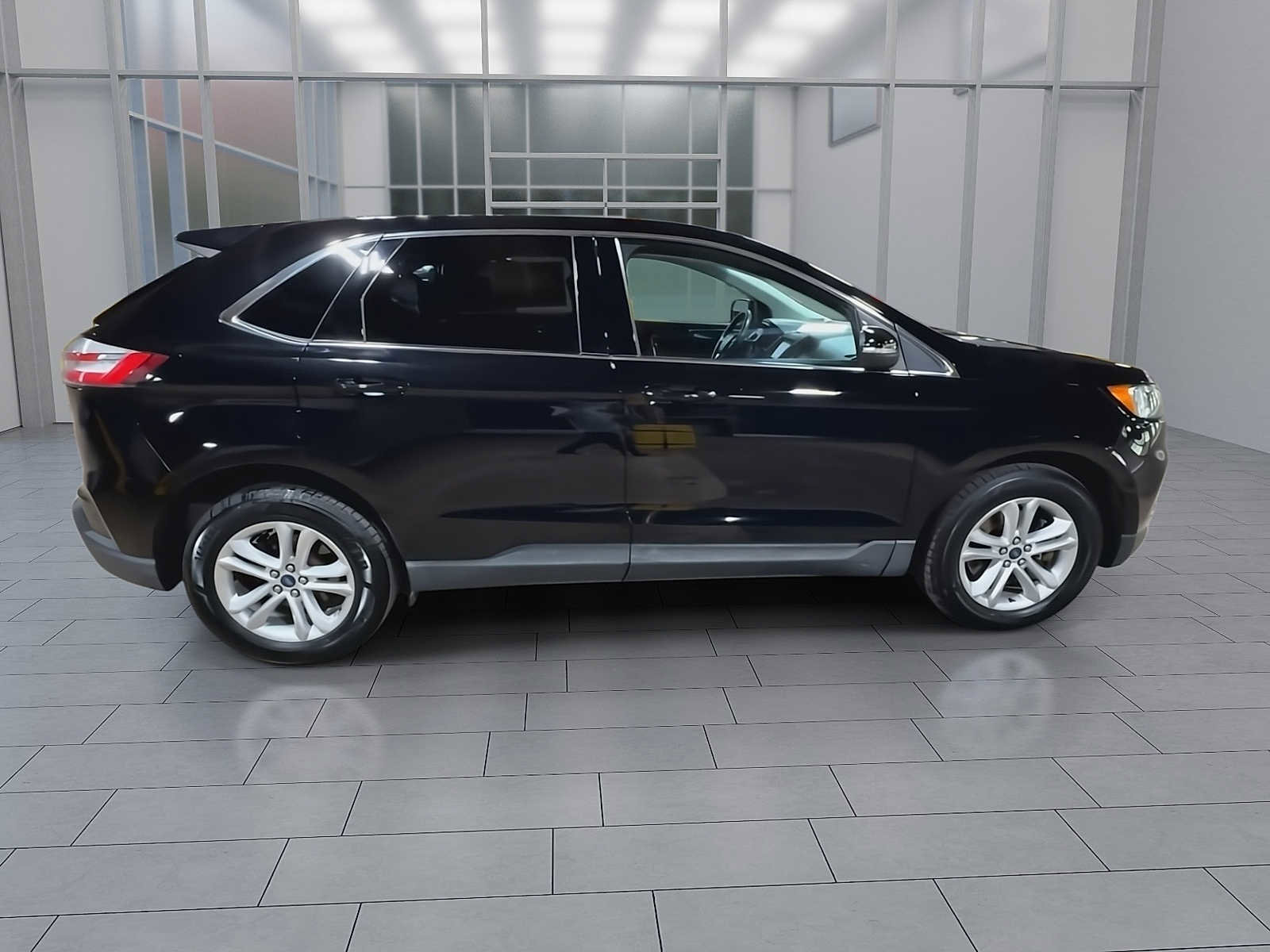 Used 2019 Ford Edge SEL w/ Equipment Group 201A AWD/4WD image 9