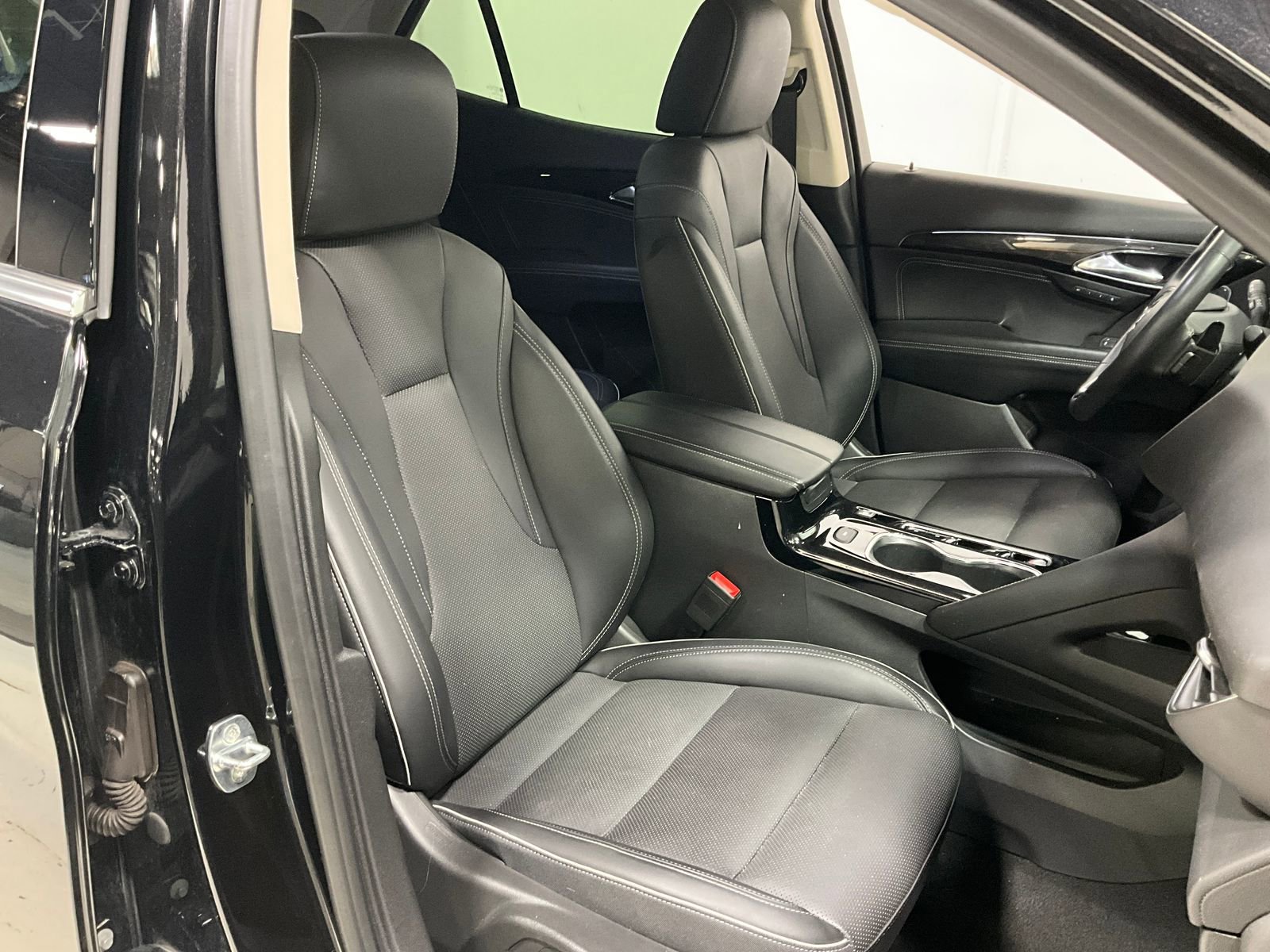 Used 2023 Buick Envision Essence AWD/4WD image 9
