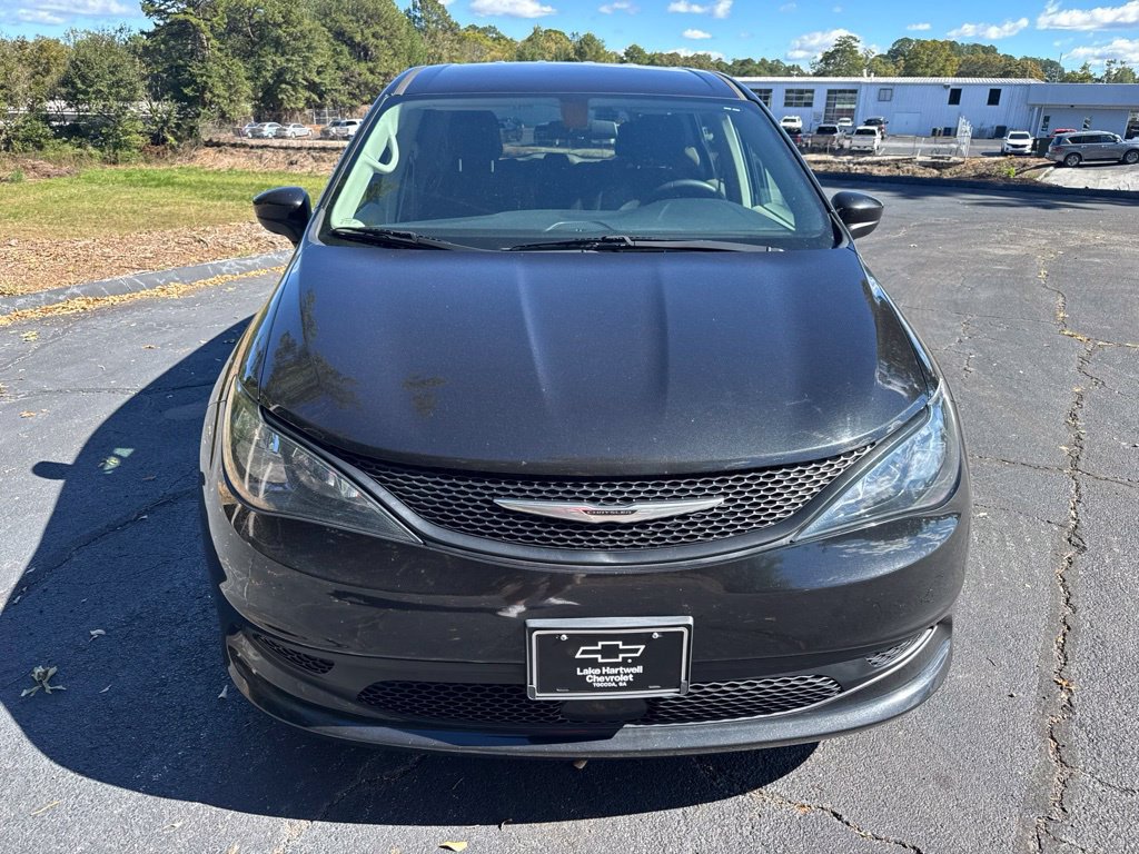 Used 2022 Chrysler Voyager LX FWD image 16