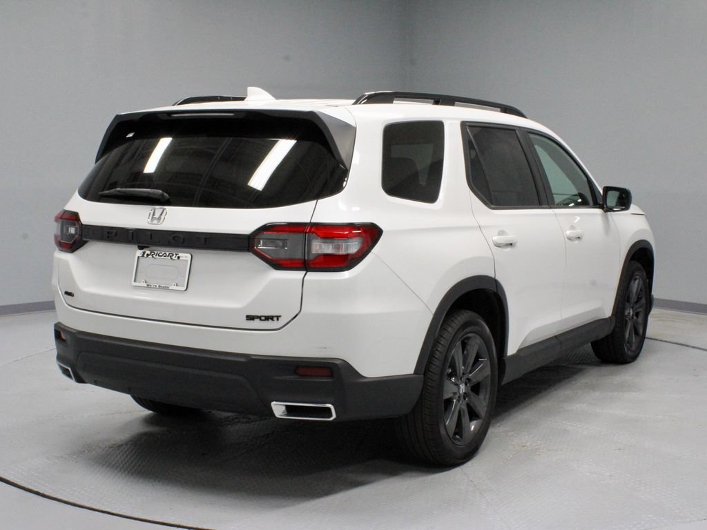Used 2025 Honda Pilot Sport image 11