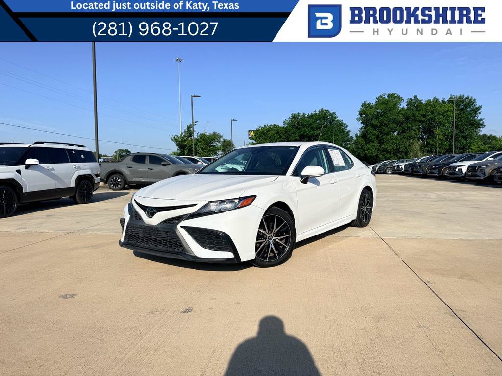 Used 2022 Toyota Camry SE FWD image 1