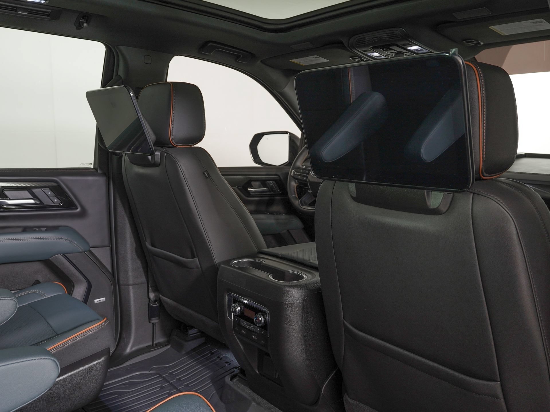 Used 2026 GMC Yukon AT4 w/ AT4 Premium Plus Package AWD/4WD image 10