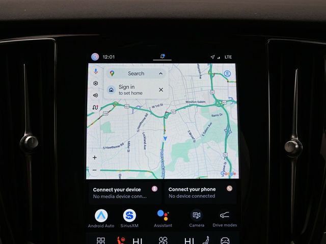 Used 2023 Volvo V60 B5 Cross Country Plus image 14