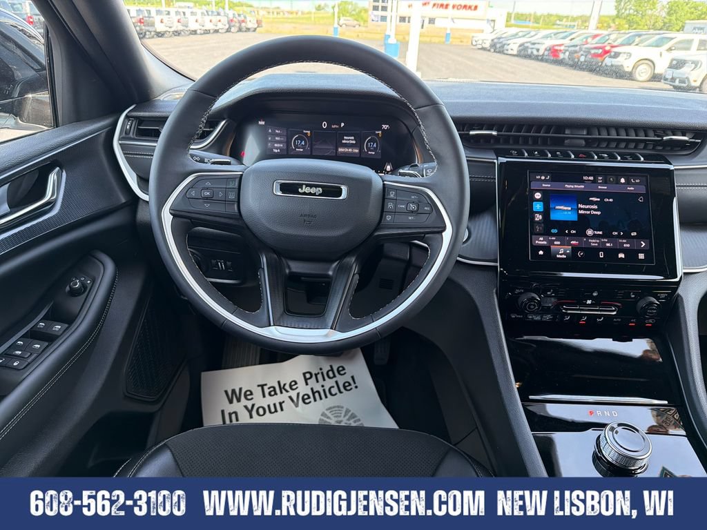Used 2025 Jeep Grand Cherokee Altitude AWD/4WD image 13