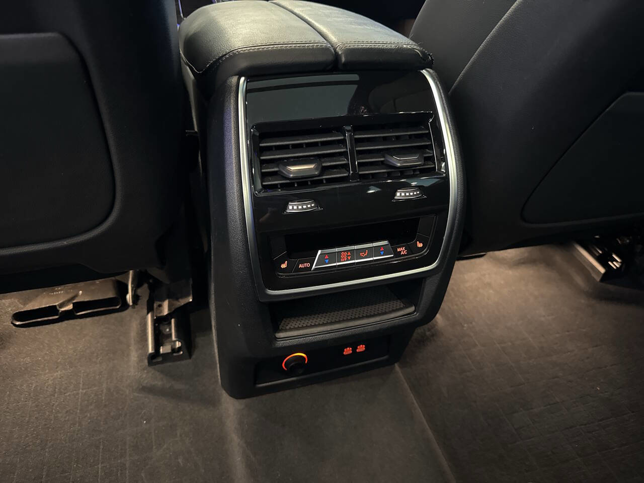 Used 2022 BMW X7 xDrive40i w/ M Sport Package image 27