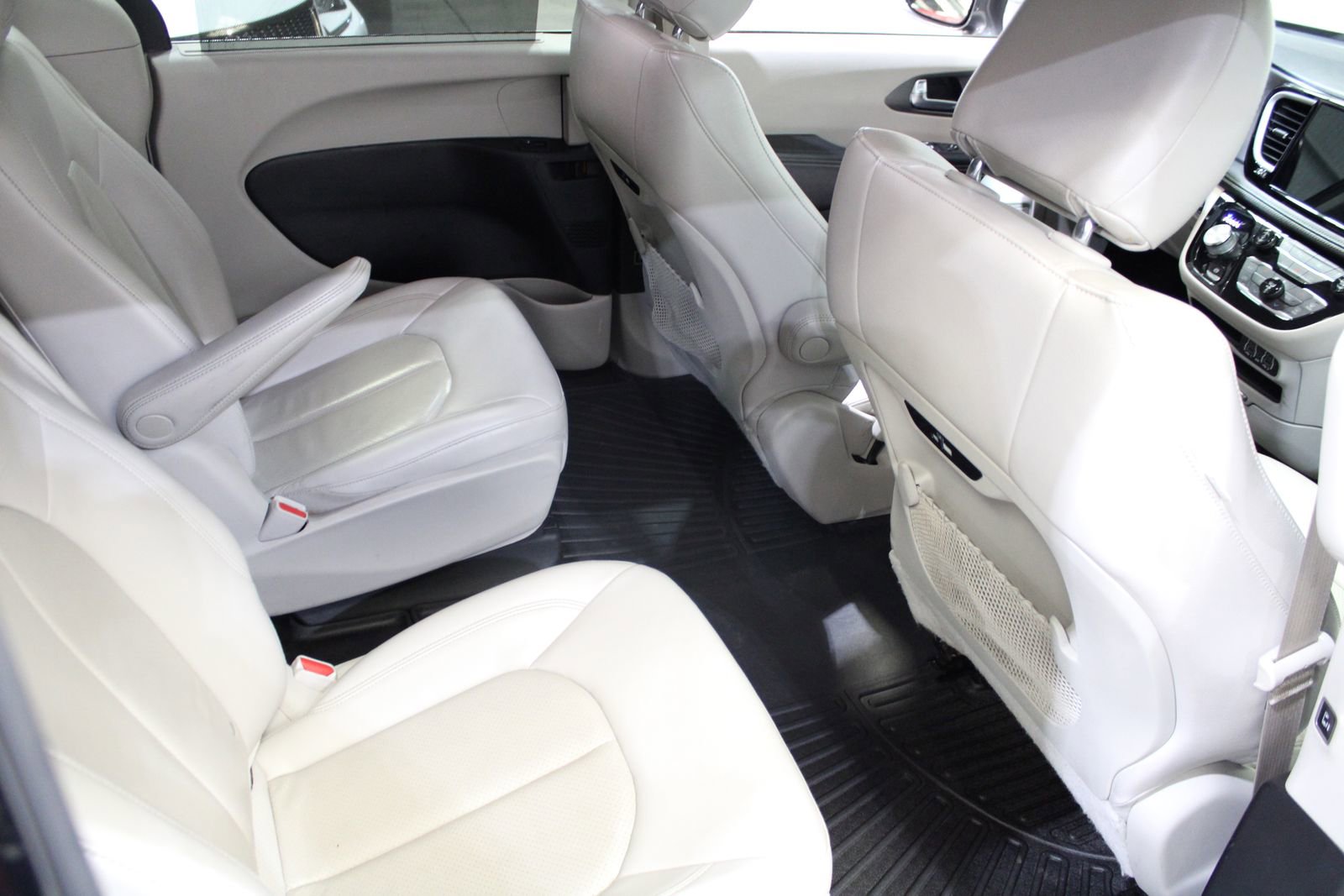 Used 2021 Chrysler Pacifica Touring-L FWD image 20