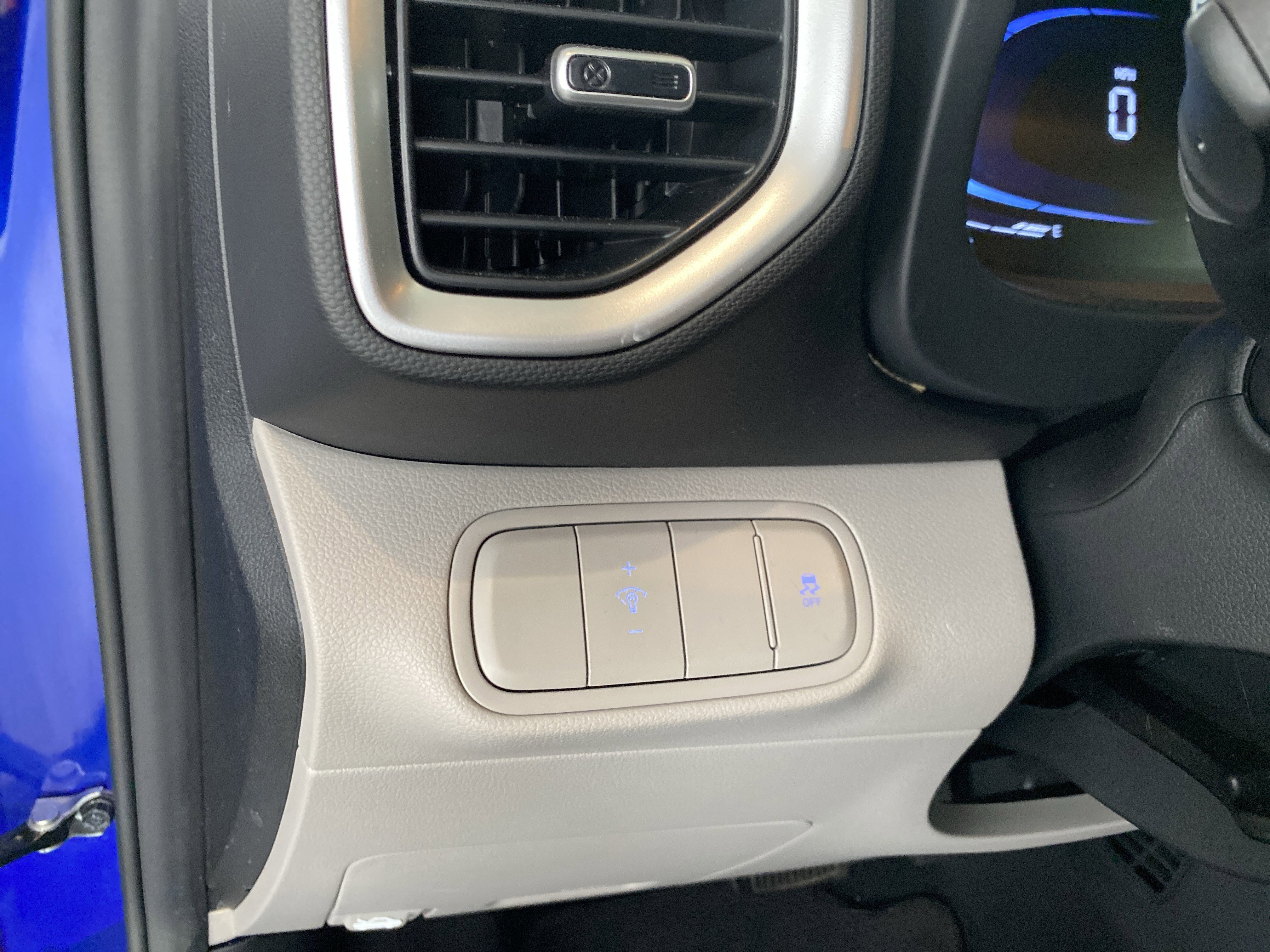 Used 2025 Hyundai Venue SEL image 10