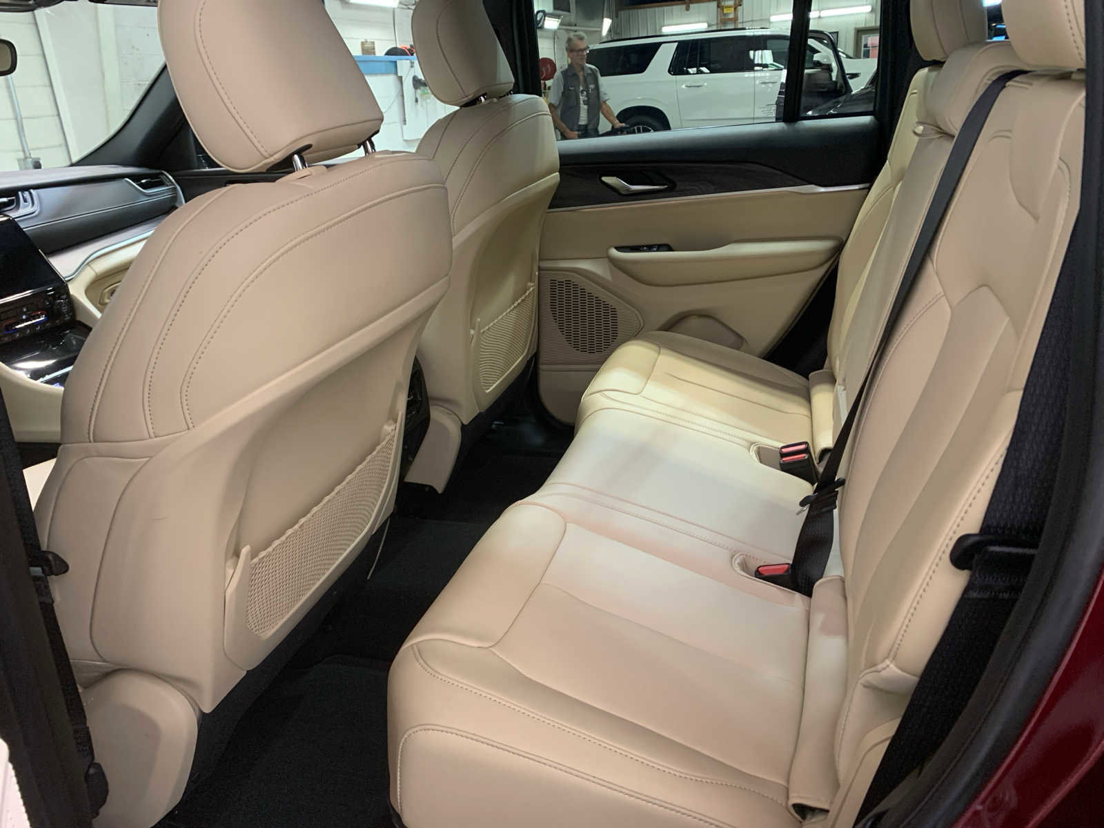 Used 2024 Jeep Grand Cherokee Limited w/ Trailer Tow Package image 5