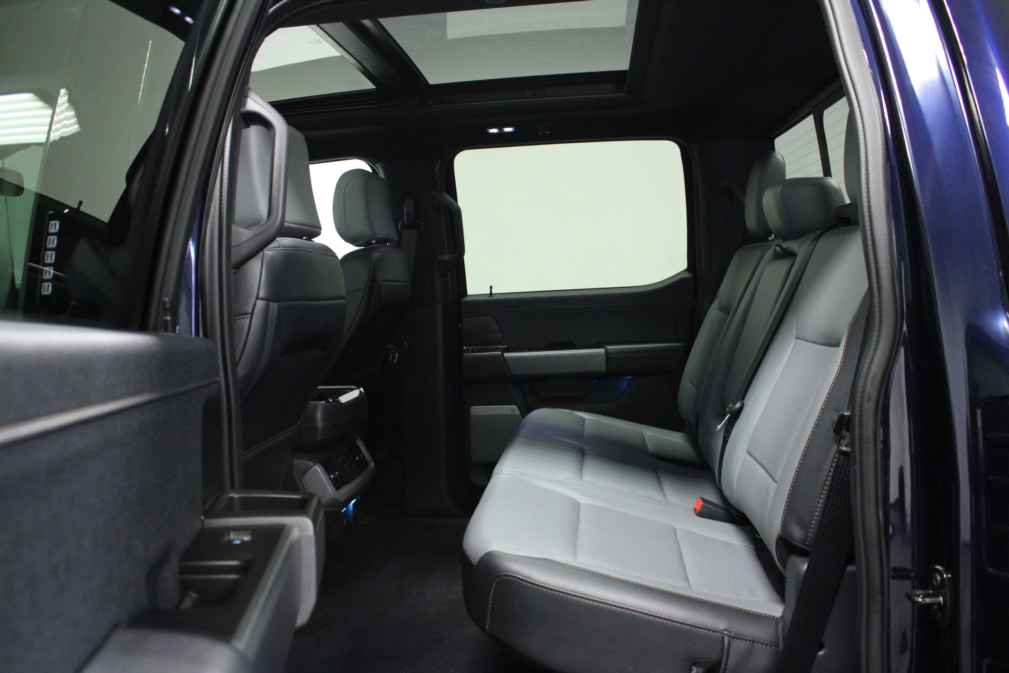 Used 2024 Ford F150 Lightning Lariat image 13